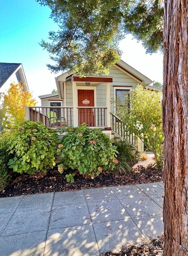 Primary Photo - Two Bedroom Downtown Napa Gem