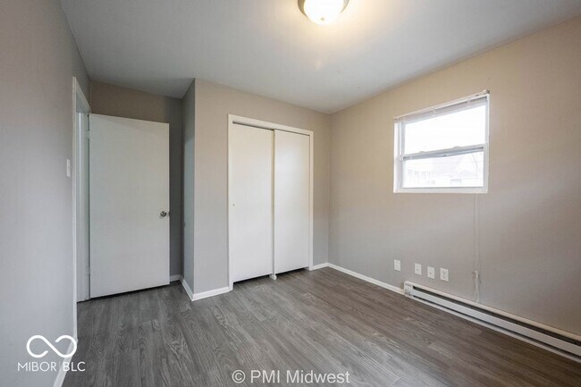 Building Photo - 823 Iowa St