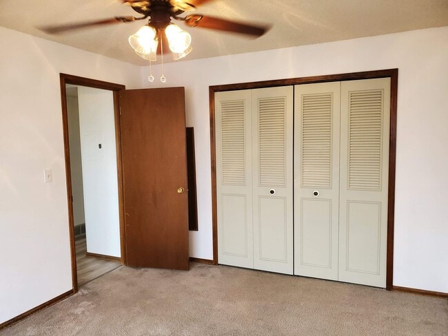 Building Photo - 2 bedroom, 1 bath - Great location!