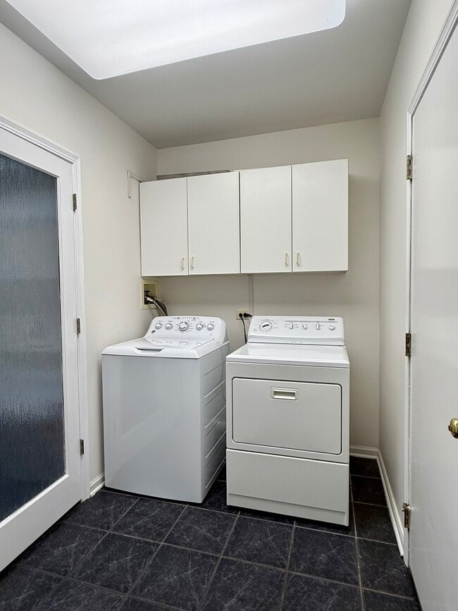 Building Photo - 362 Town Pl Cir