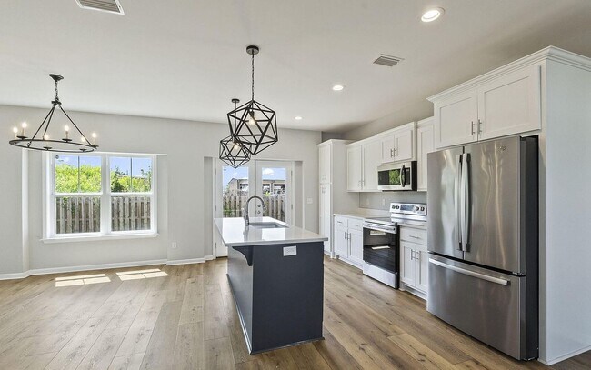 Building Photo - 432 Raven Ln