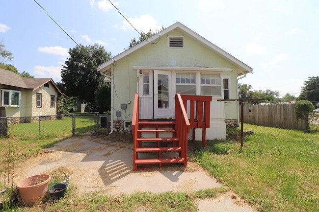 Building Photo - Spacious home for rent