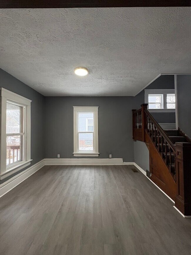 Building Photo - Three bedroom two bathroom home for rent