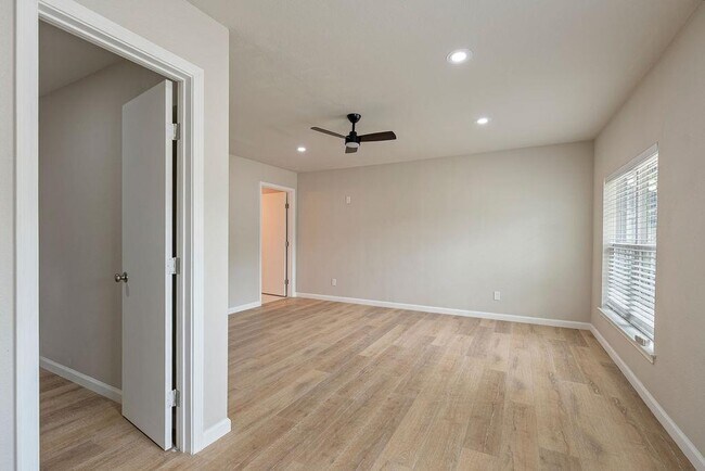 Building Photo - 1204 Spearson Ln