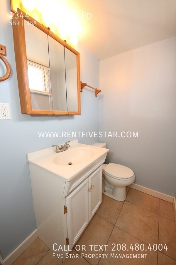 Building Photo - 1344 E Alameda Rd