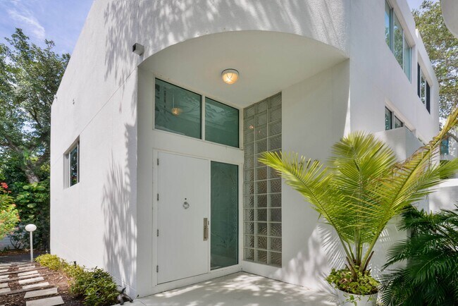 Building Photo - 3272 Virginia St