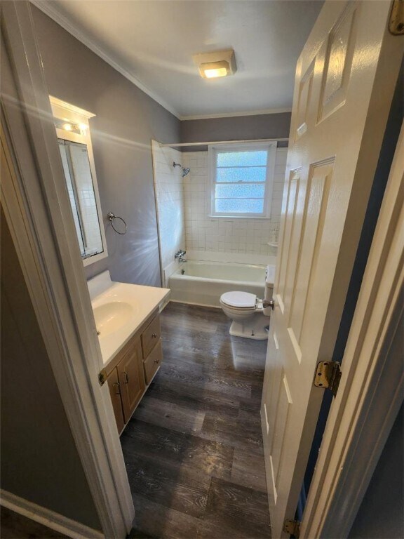 Building Photo - 303 W King St