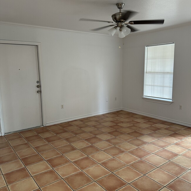 Building Photo - 1704 Lovingood Dr