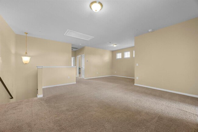 Building Photo - 2880 Donnell Dr
