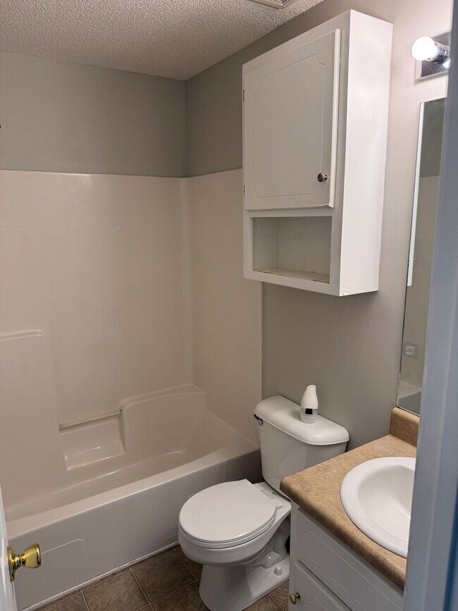 Building Photo - 160 N Spring View Dr