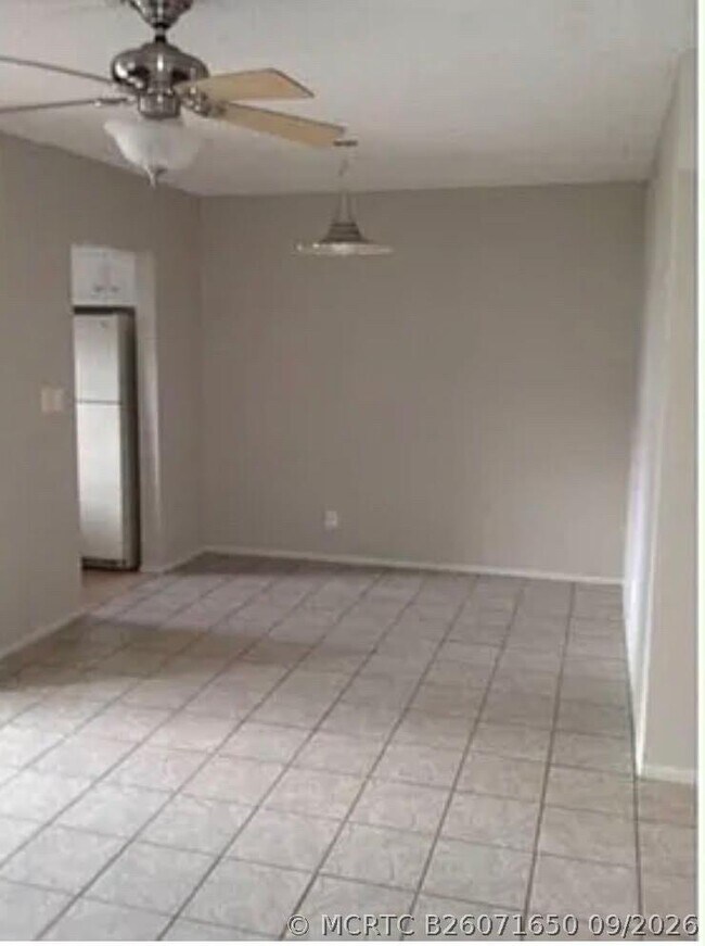 Building Photo - 601 Pine Dr