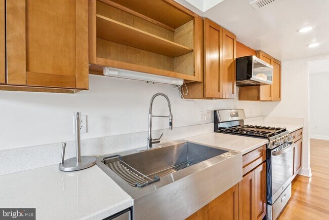 Building Photo - 14844 Cherrydale Dr