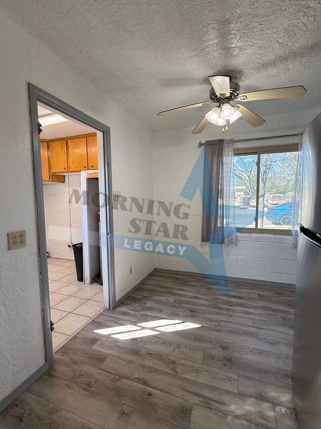 Building Photo - Sweet 2 Bedroom Home - Available Now!