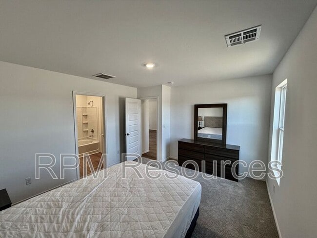 Building Photo - 10320 Baled Bermuda Rd