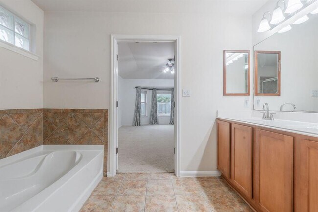 Building Photo - 9408 Castle Pines Dr