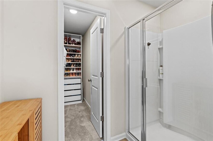 Building Photo - 2830 Ridgeview Dr