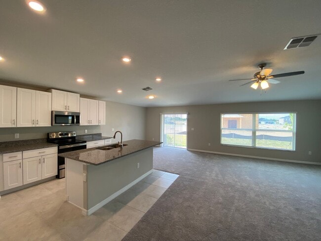 Building Photo - Freedom Crossing Preserve 4/2/2 **WON'T LAST**