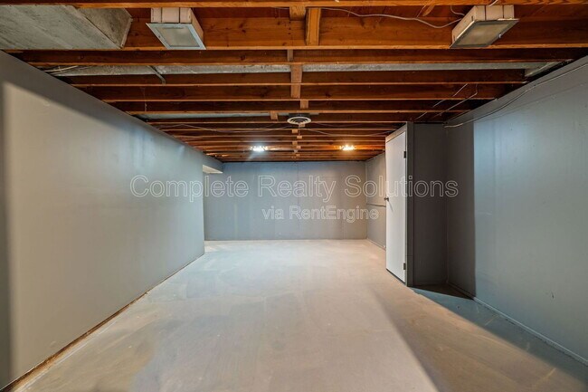 Building Photo - 9915 Castle Dr