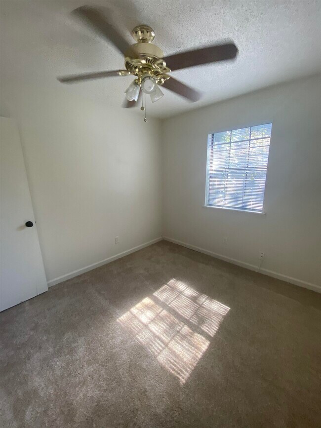 Building Photo - 3701 Donovan Dr