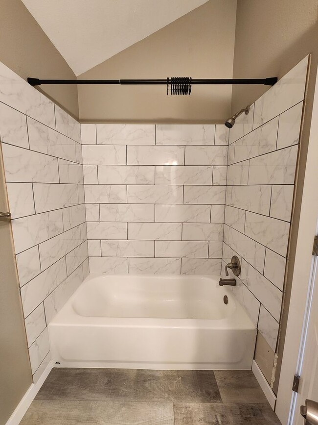 Building Photo - Beautiful Townhome at Monterey Community in Centennial!