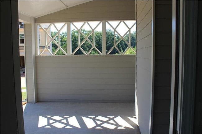 Building Photo - 5297 Castle Shoals Wy'