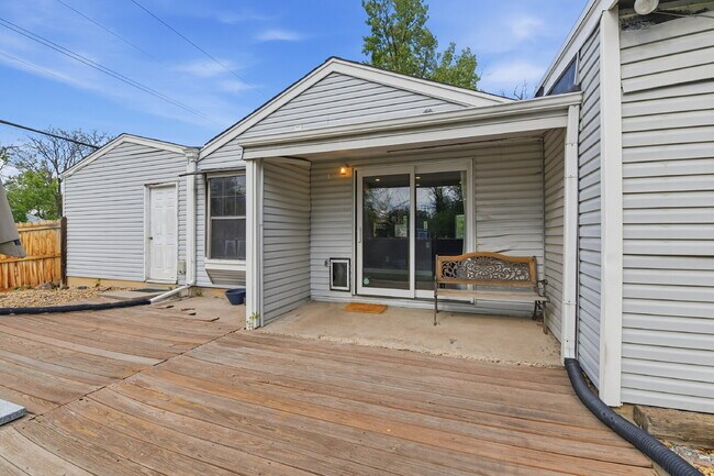 Building Photo - $3,045.95, 3 bed, 2 bath house in Denver with Fenced in Yard and In Unit Laundry!