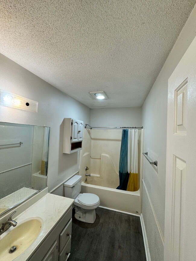 Building Photo - "Charming Lubbock Home: 3-Bedroom, 2-Bath Sanctuary with 1157 Sq Ft of Comfort!"