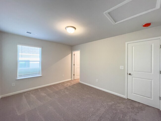 Building Photo - 107 Glen Forest Dr