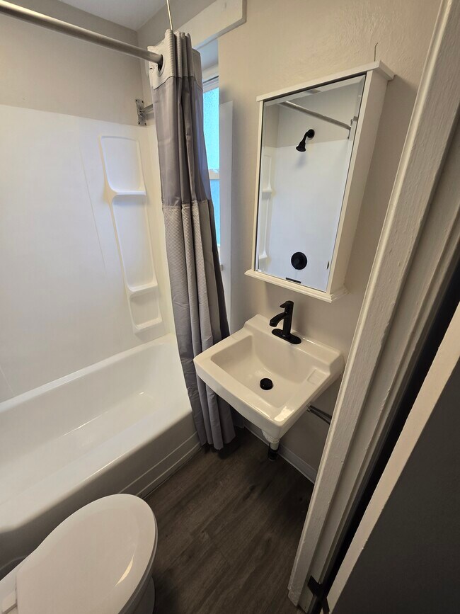 Building Photo - 508 S Main St