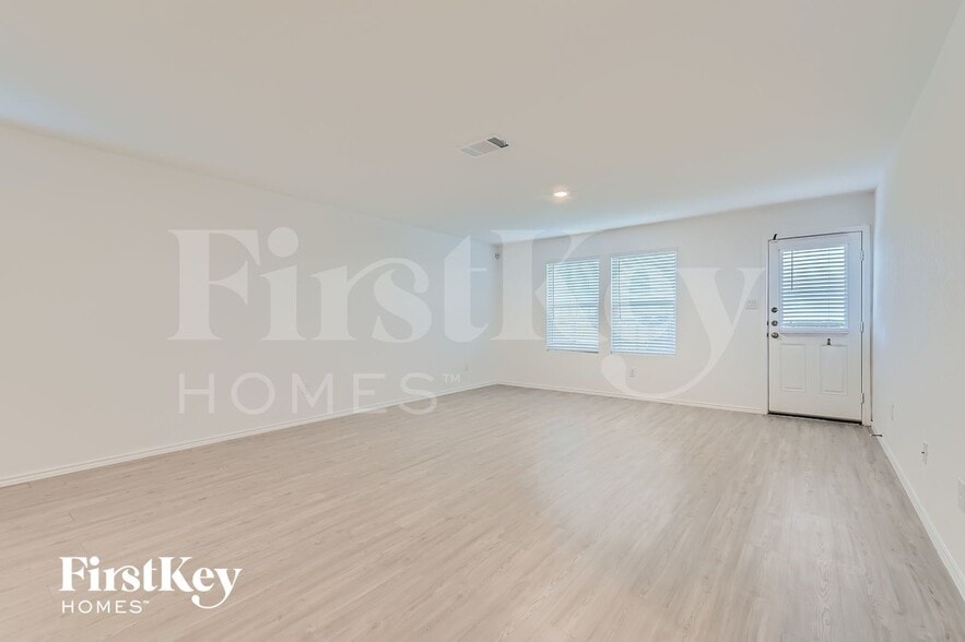 Building Photo - 3945 Far Horizon