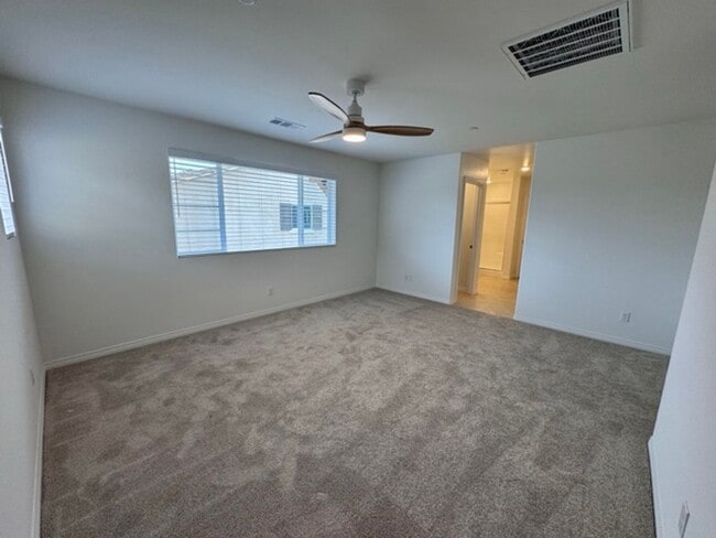 Building Photo - Welcome to Your Brand New 3 Bedroom Solar Home in the Gated Willow Springs Community of Murrieta!