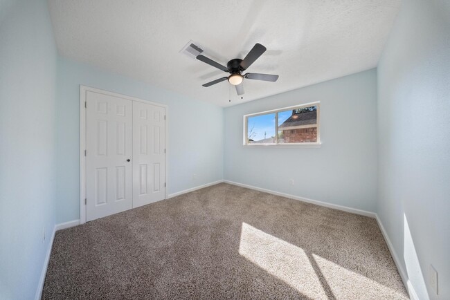 Building Photo - 1426 Twining Oaks Ln