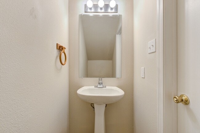 Building Photo - Two Bedroom, Two Bathroom Townhome near La...