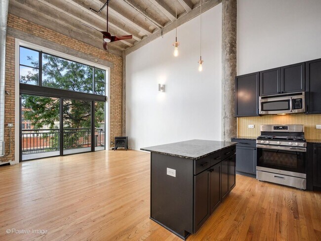 Building Photo - 2545 S Dearborn St
