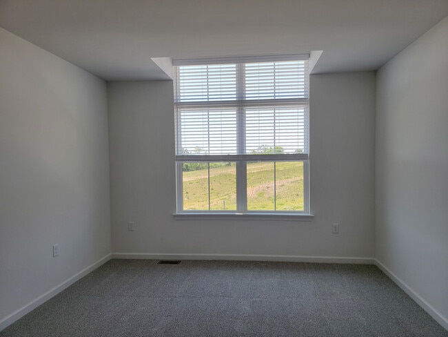 Building Photo - 2129 S Autumn Chase Dr