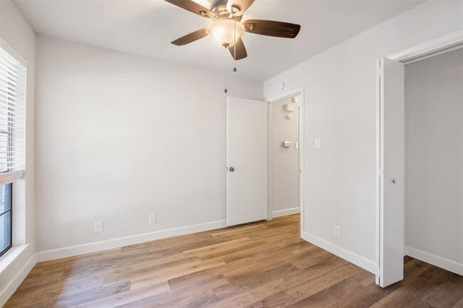 Building Photo - 6811 Thorncliffe Dr