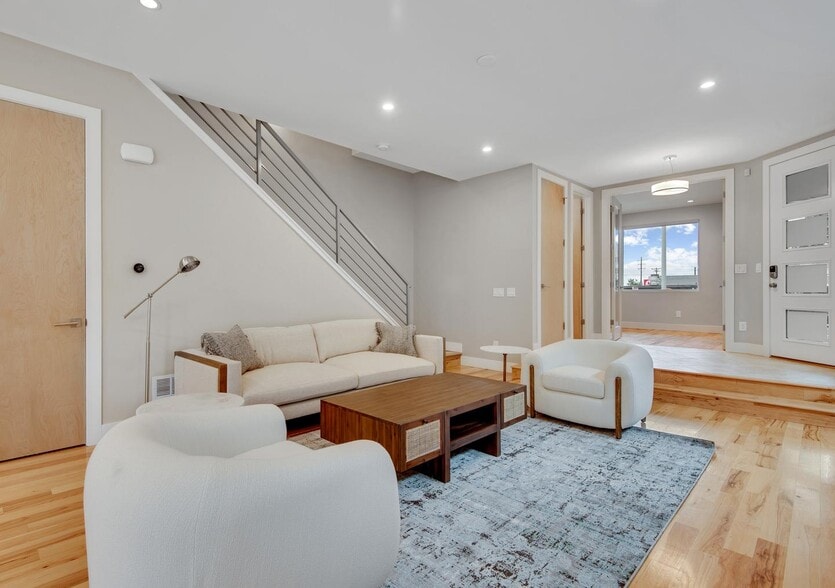 Primary Photo - 3791 Meade St