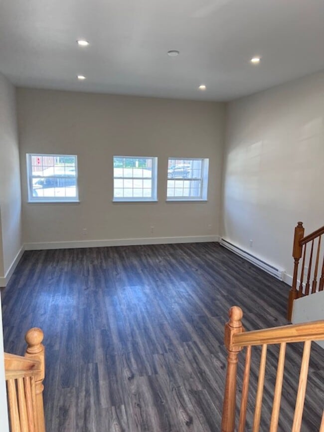 Building Photo - Large 4 bedroom, 2 1/2 bath home for rent in Ravena, NY on Rt 9W