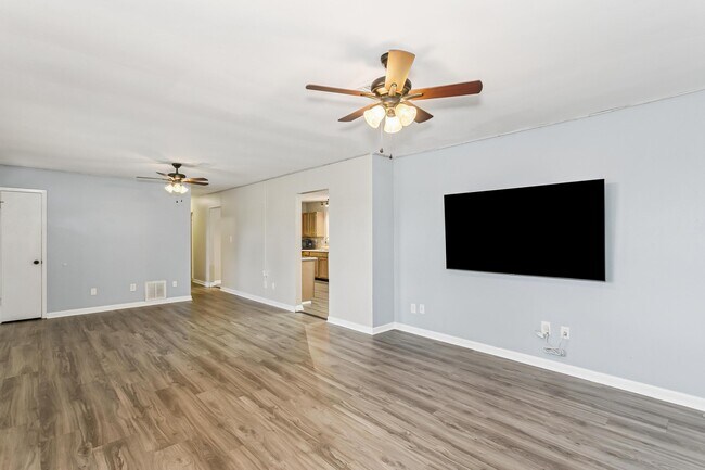 Building Photo - 4572 Kelly Ln