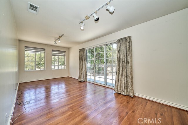 Building Photo - 1089 Village Dr