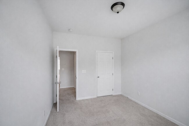 Building Photo - Townhomes at Ayrsley: Stunning 3-Bedroom Home with Modern Flair!