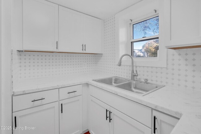 Building Photo - 120 E Ashland Ave