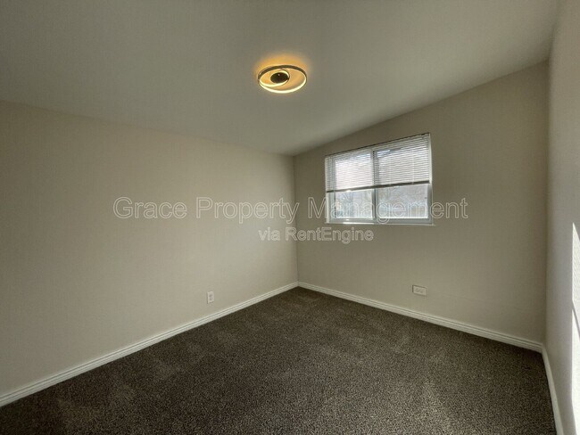 Building Photo - 2127 S Acoma St
