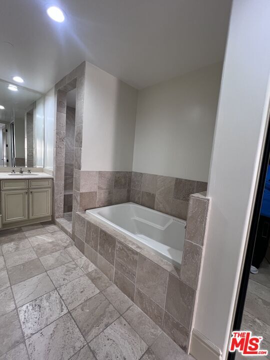 Building Photo - 137 S Spalding Dr