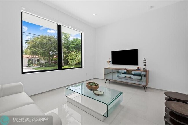 Building Photo - 401 Lido Dr