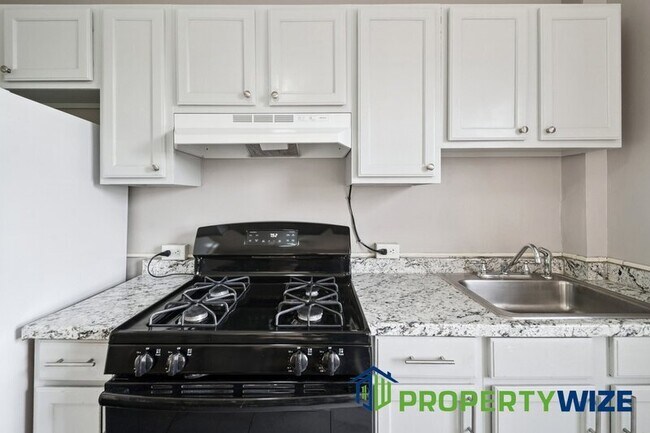 Building Photo - 5961 Benton Heights Ave