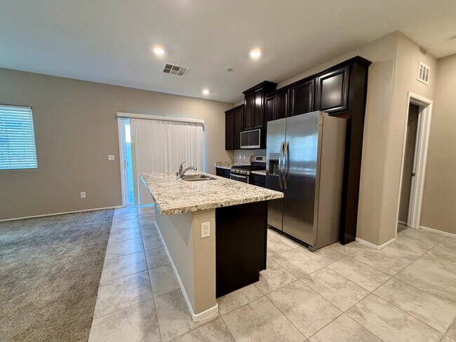 Building Photo - 3 BED 3 BATH 2 CAR GARAGE TOWNHOUSE W/ PRIVATE YARD, LOFT & BEDROOM DOWNSTAIRS IN GATED COMMUNITY...
