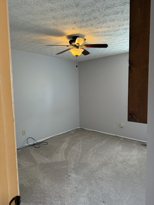 Building Photo - 833 James Dr