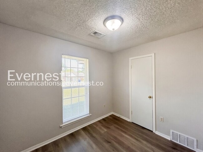 Building Photo - 3565 Corsica Dr