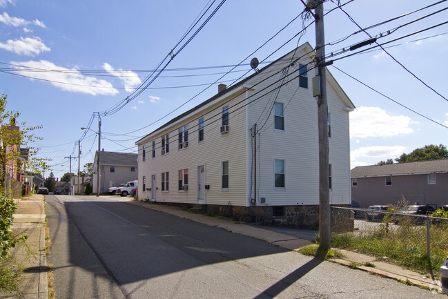 Primary Photo - 23 Mason St